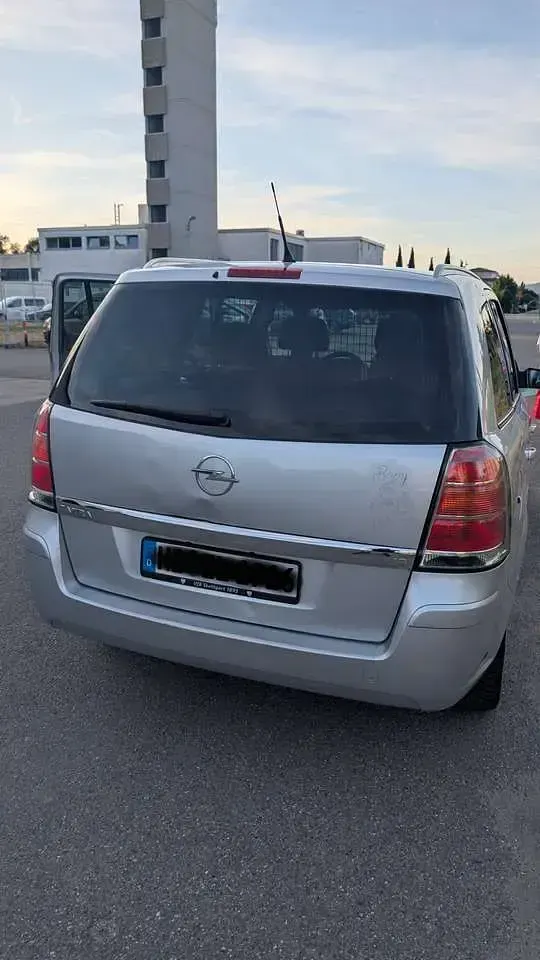Gebraucht Opel Zafira 140 PS (102 kW) 2008 Silber Van / Kleinbus