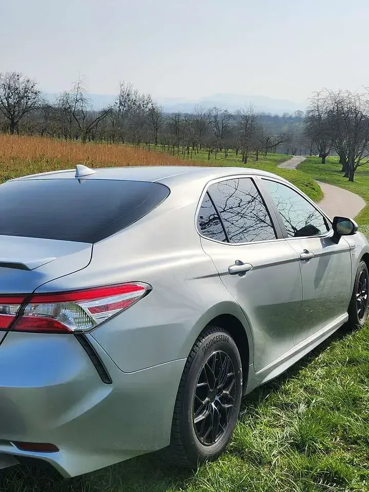 Gebraucht Toyota Camry 218 PS (160 kW) 2021 Silber Limousine