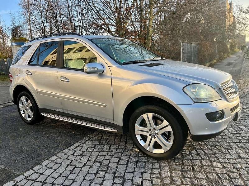 Gebraucht Mercedes ML350 272 PS (200 kW) 2005 Iridiumsilber  metalliclack SUV