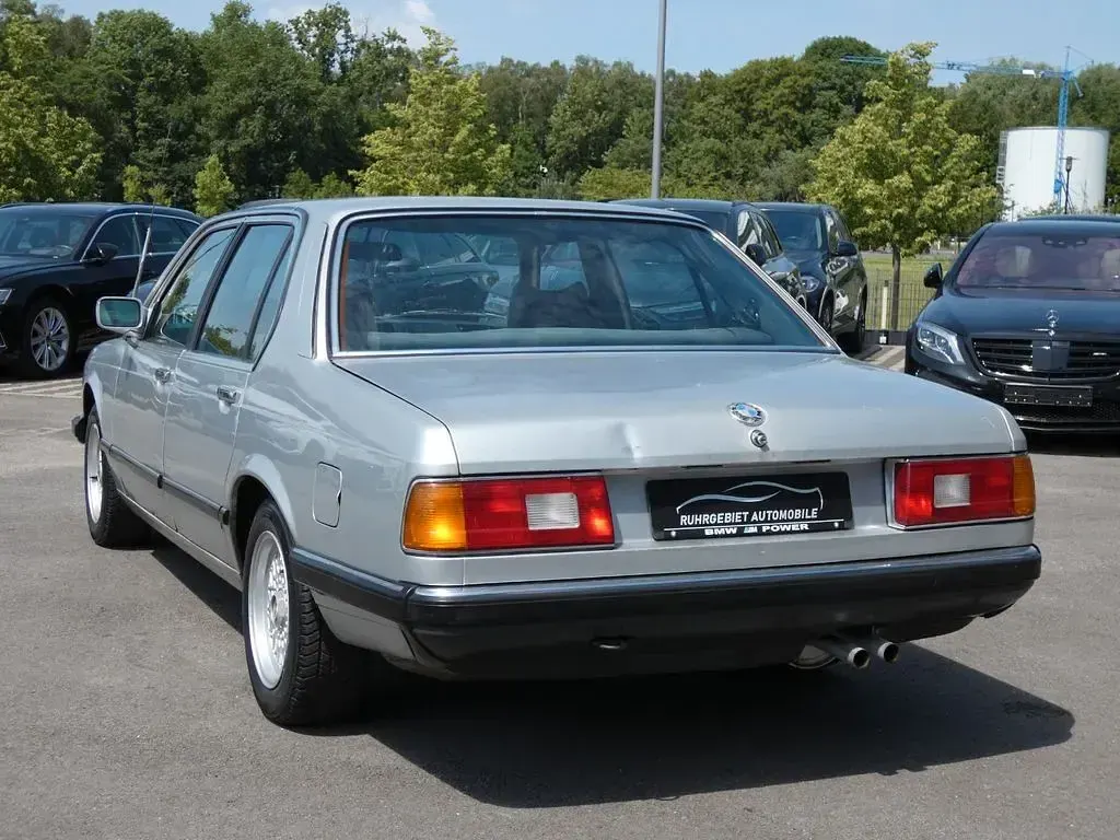 Gebraucht BMW 728 184 PS (135 kW) 1984 Silber Limousine