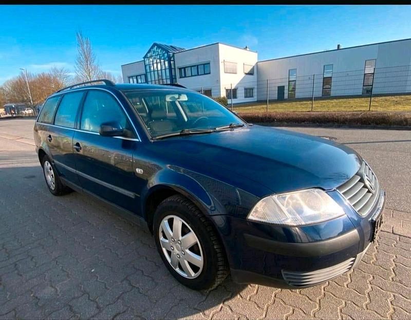 Gebraucht VW Passat 116 PS (85 kW) 2001 Blau Kombi
