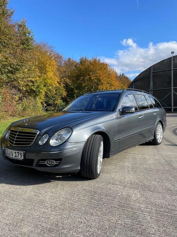 Grau Gebraucht 2007 Mercedes E280 Avantgarde Kombi | 6.990 € (Teuer) - Bild 1/4