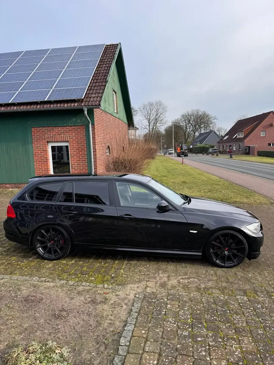 Gebraucht BMW 320 184 PS (135 kW) 2011 Schwarz Kombi