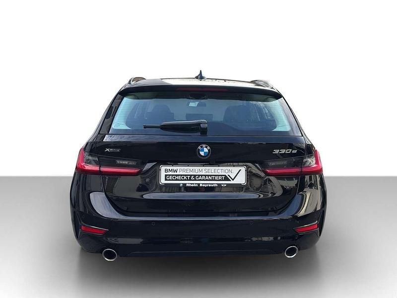 Gebraucht BMW 330e Sport Line 292 PS (214 kW) 2021 Schwarz ii uni Kombi