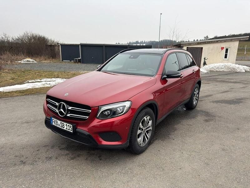 Gebraucht Mercedes GLC250 204 PS (150 kW) 2019 Rot SUV
