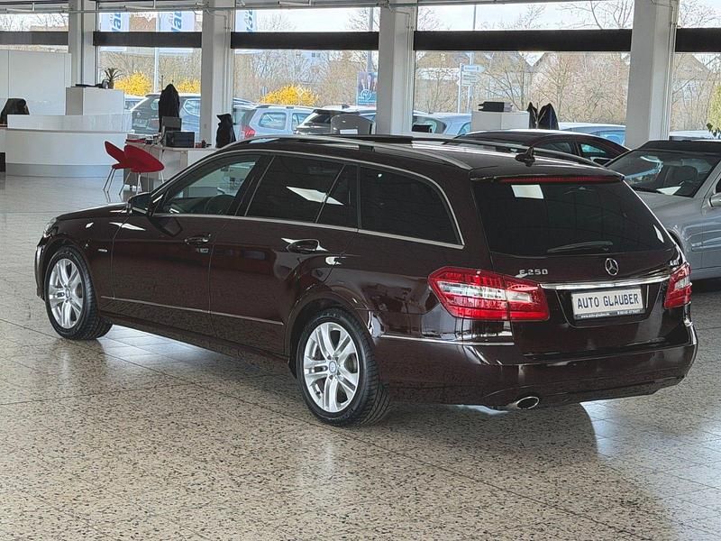 Gebraucht Mercedes E250 204 PS (150 kW) 2011 Braun Kombi