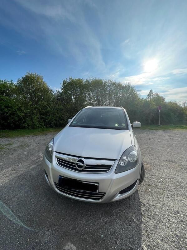 Grau Gebraucht 2013 Opel Zafira Van / Kleinbus | 3.950 € (Etwas zu teuer) - Bild 1/4
