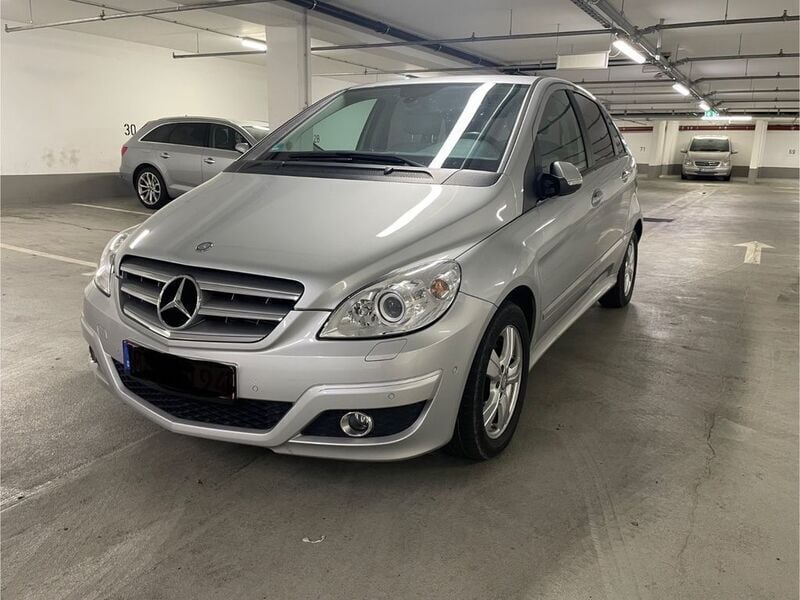 Silber Gebraucht 2010 Mercedes B200 Van / Kleinbus | 7.590 € (Fairer Preis) - Bild 1/4