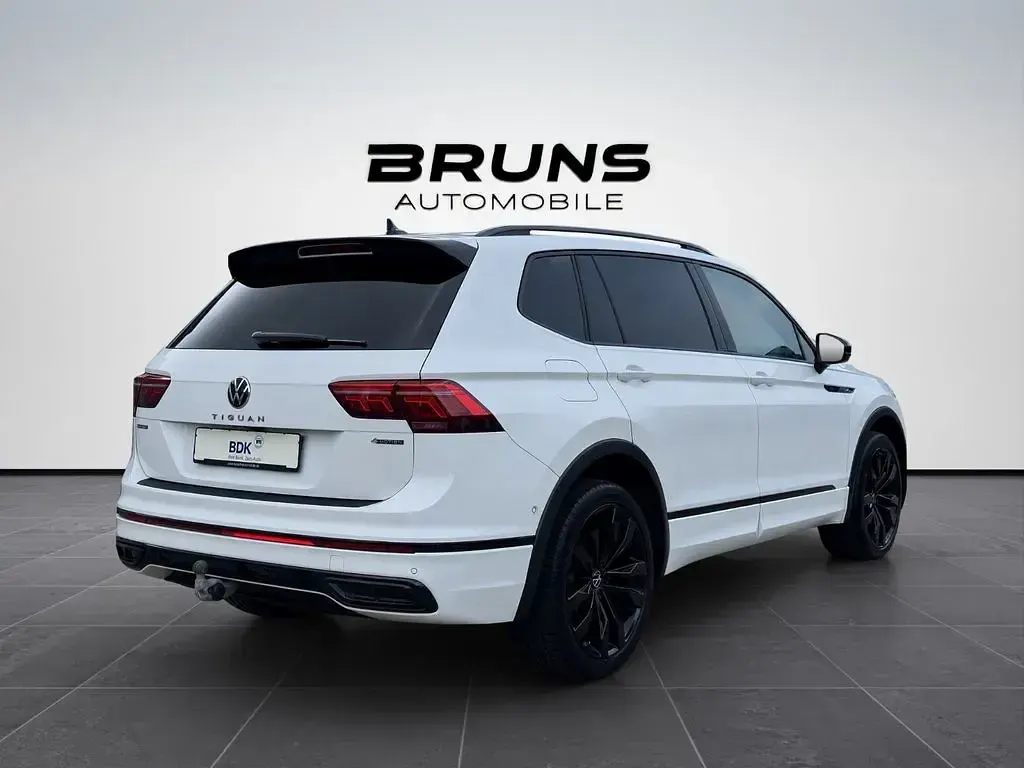 Gebraucht VW Tiguan Allspace R-line 200 PS (147 kW) 2023 Weiß SUV