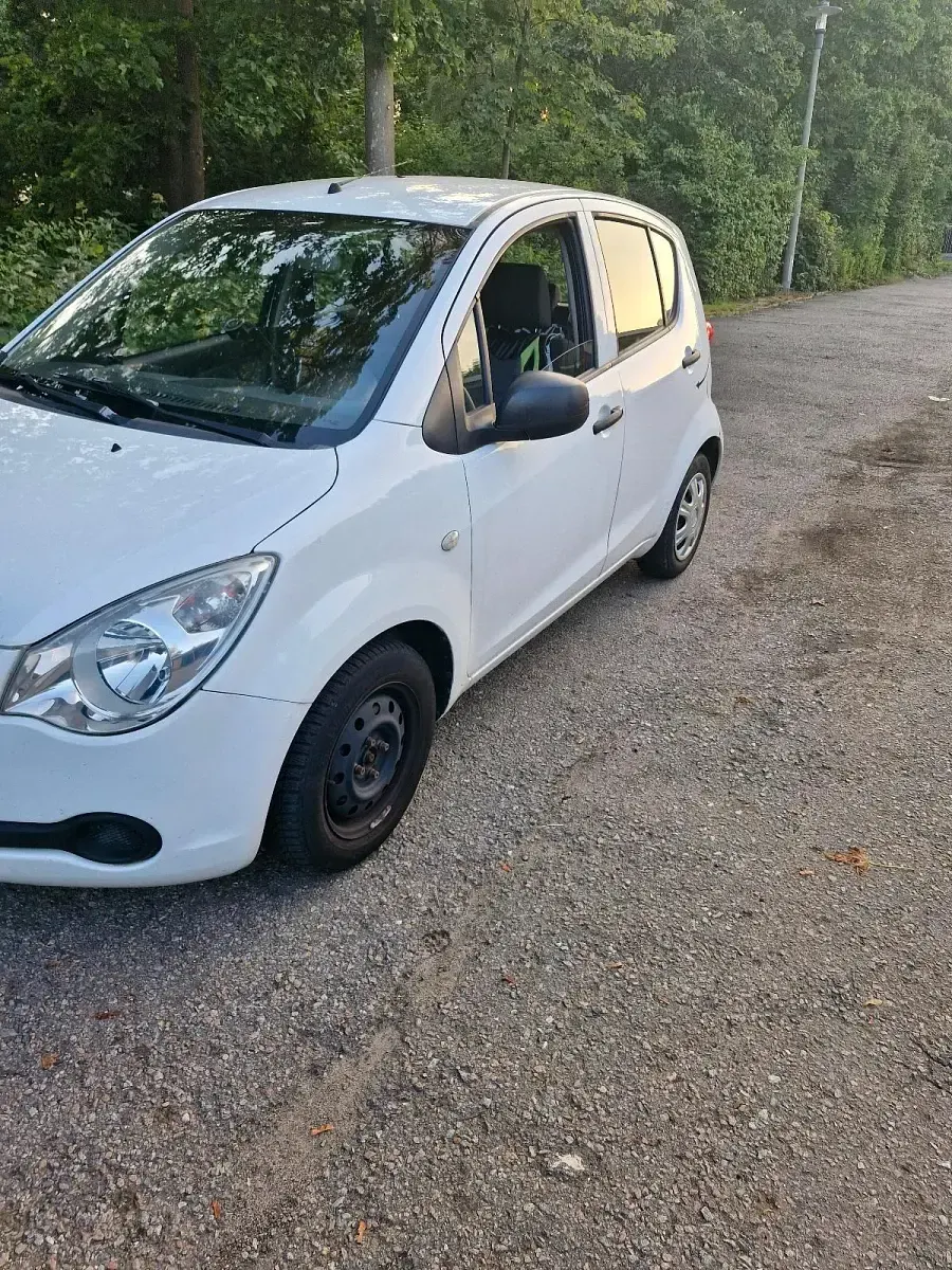 Gebraucht Opel Agila 65 PS (47 kW) 2012 Weiß Kleinwagen