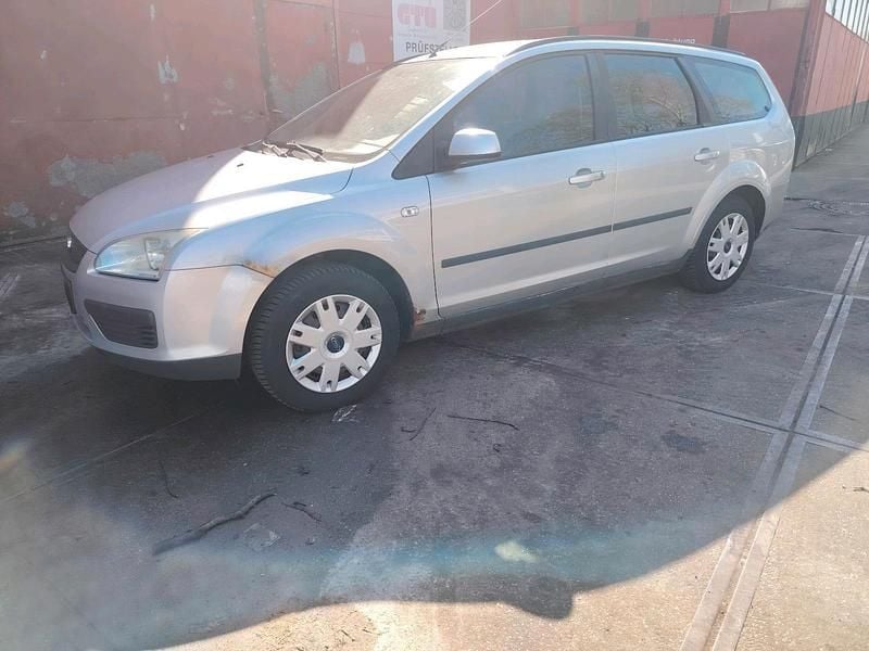 Gebraucht Ford Focus 108 PS (79 kW) 2007 Grau Kombi