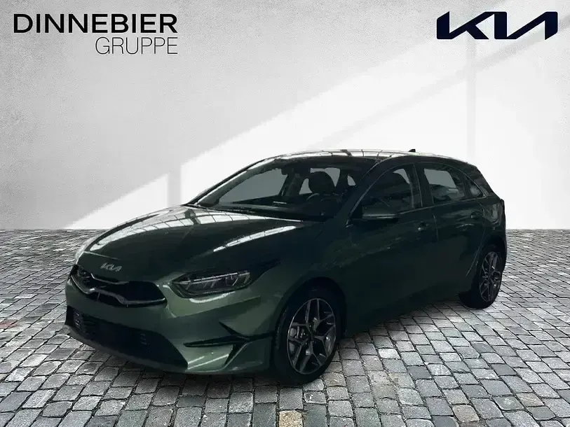Neu Kia Ceed Spirit 140 PS (102 kW) 2025 Yucca stahlgrau metallic Kleinwagen