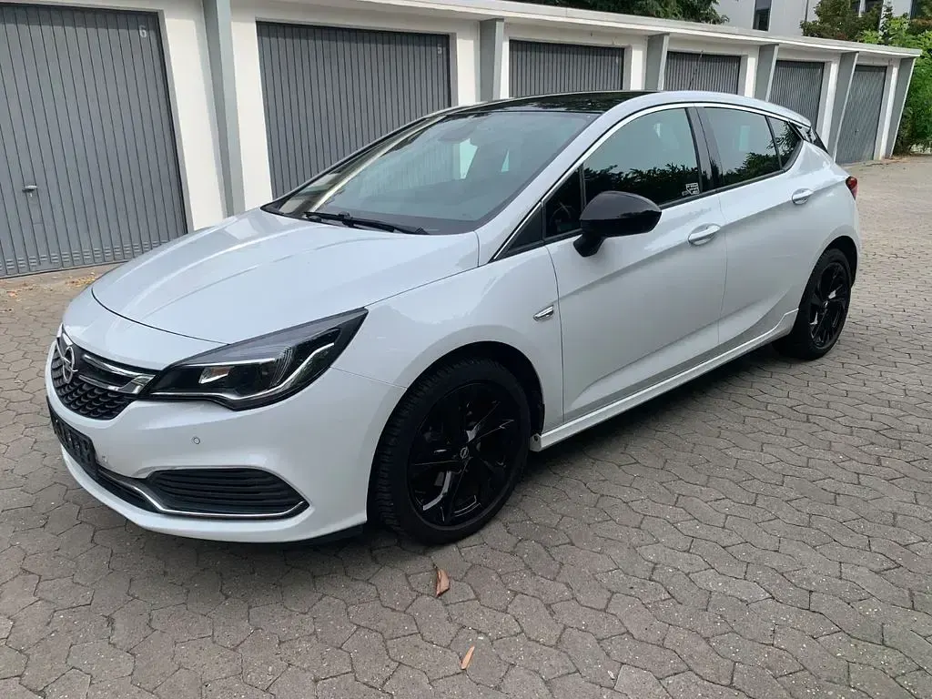 Gebraucht Opel Astra Dynamic 125 PS (91 kW) 2018 Weiß Limousine