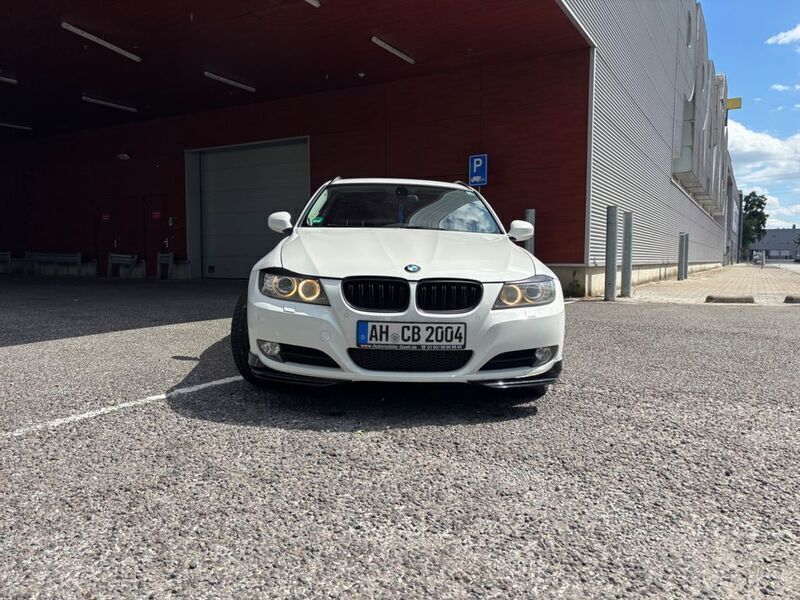 Weiß Gebraucht 2010 BMW 320 Kombi | 4.650 € (Fairer Preis) - Bild 1/4