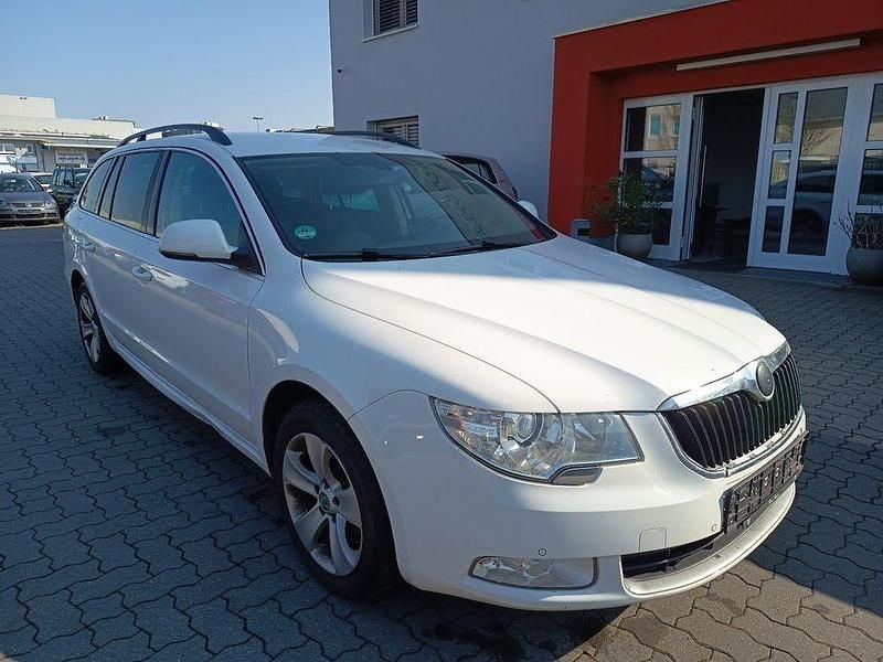 Gebraucht Skoda Superb Ambition 140 PS (102 kW) 2012 Weiß Kombi