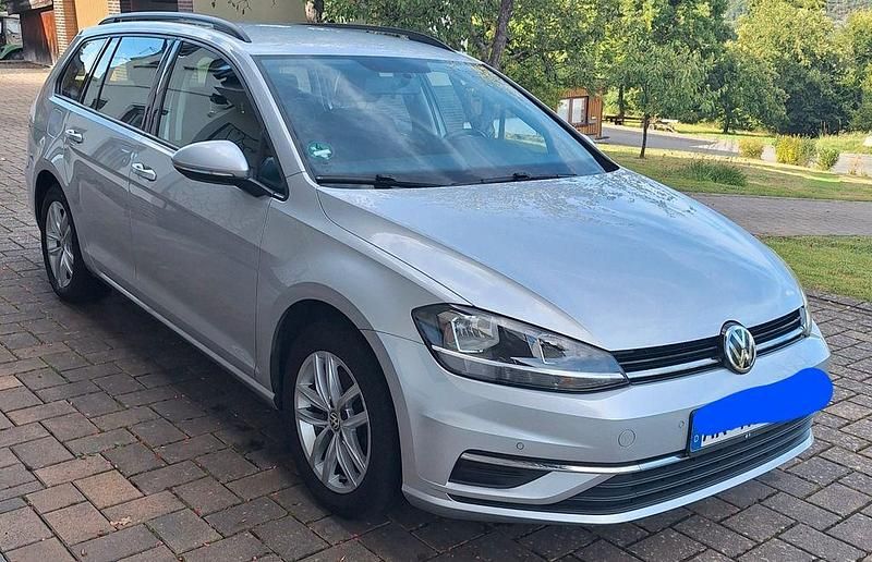 Silber Gebraucht 2018 VW Golf VII Comfortline Kombi | 10.250 € (Superpreis) - Bild 1/4