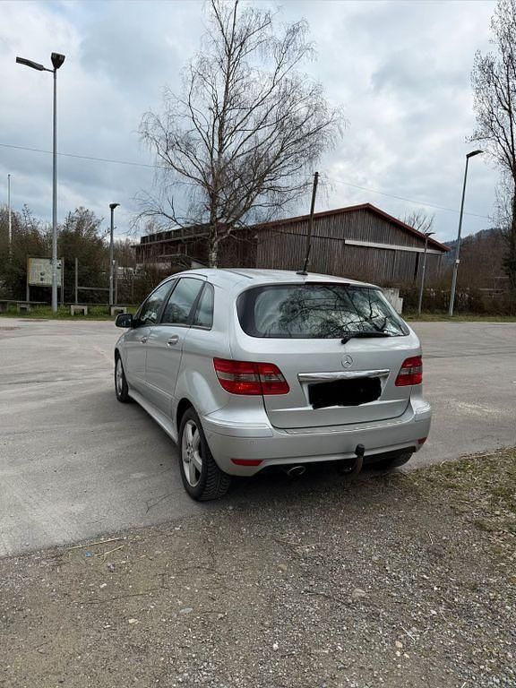 Gebraucht Mercedes B180 109 PS (80 kW) 2010 Silber Van / Kleinbus