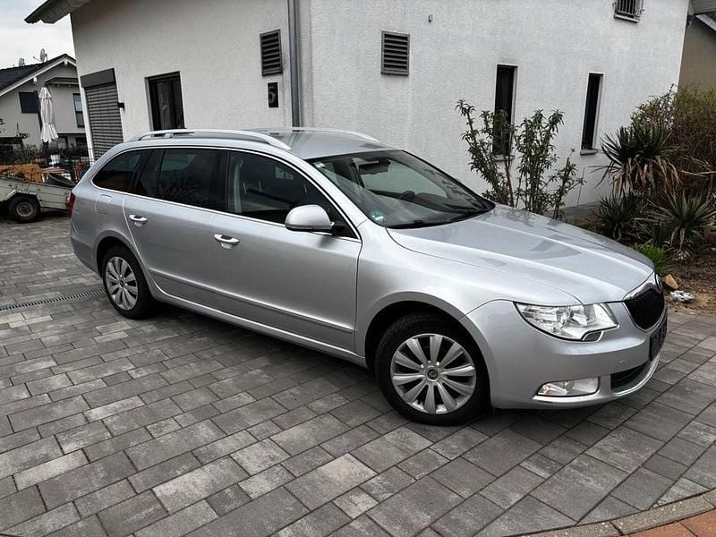Gebraucht Skoda Superb Elegance 170 PS (125 kW) 2011 Silber Kombi