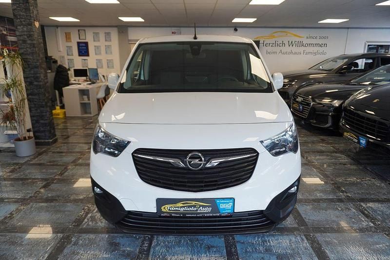 Gebraucht Opel Combo Edition 102 PS (75 kW) 2019 Weiß Van / Kleinbus