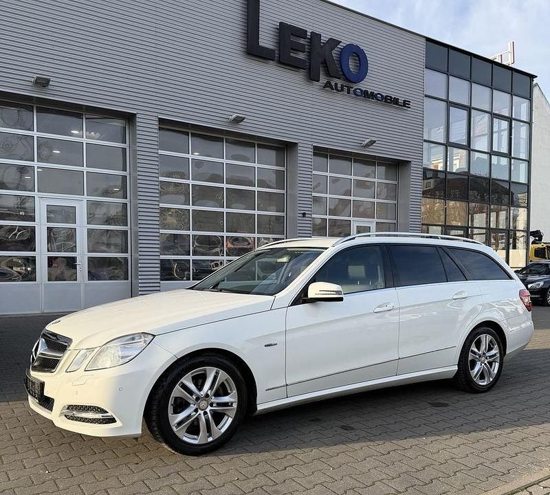 Gebraucht Mercedes E220 170 PS (125 kW) 2011 Weiß Limousine