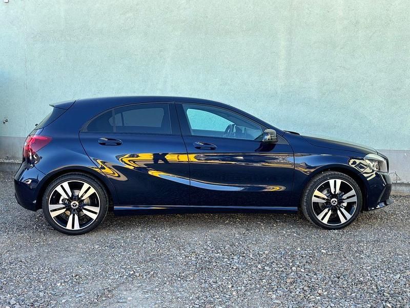Gebraucht Mercedes A180 Night 109 PS (80 kW) 2018 Blau Limousine