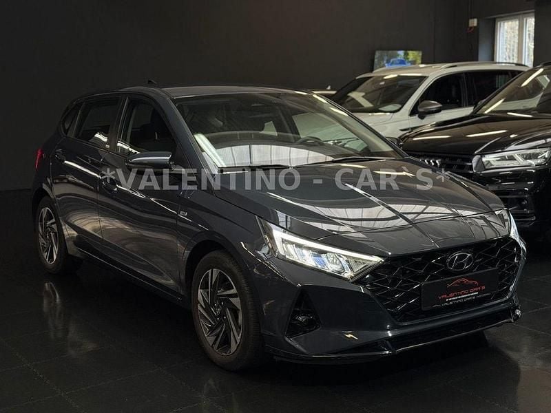 Gebraucht Hyundai i20 Trend 101 PS (74 kW) 2020 Grau Kleinwagen