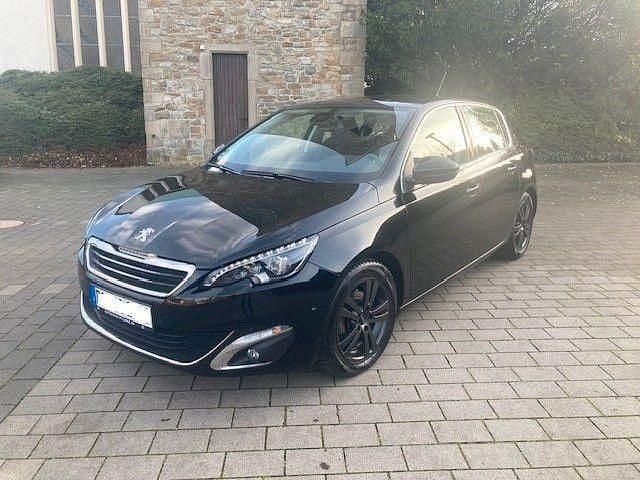 Gebraucht Peugeot 308 Allure 131 PS (96 kW) 2016 Schwarz Limousine