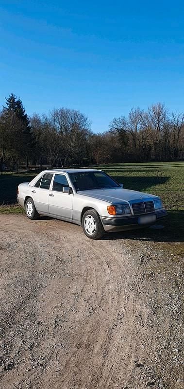 Gebraucht Mercedes E280 197 PS (144 kW) 1992 Silber Limousine