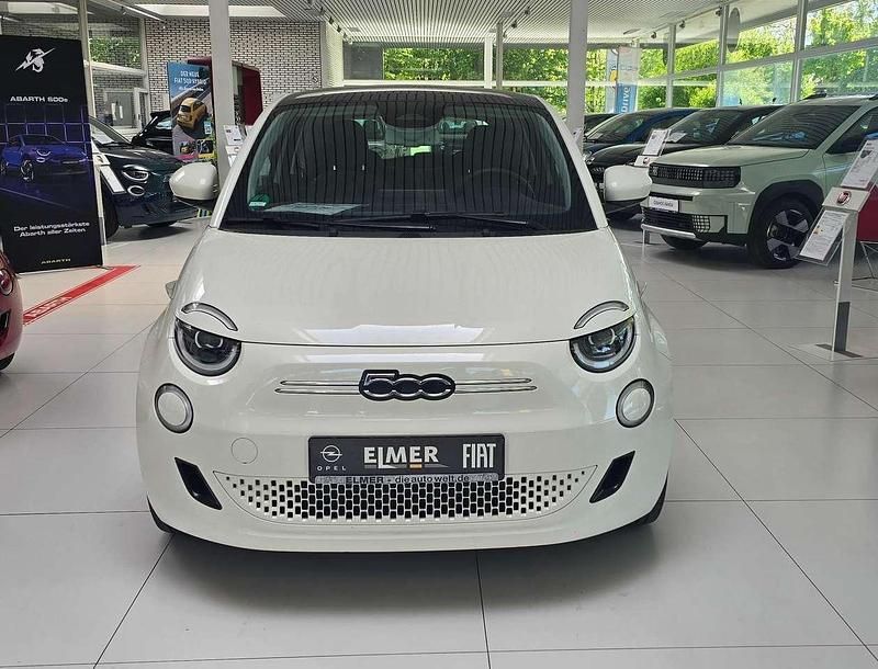 Gebraucht Fiat 500e Icon 86 kW (118 PS) 2022 Colore esterno (arktis weiß) Limousine