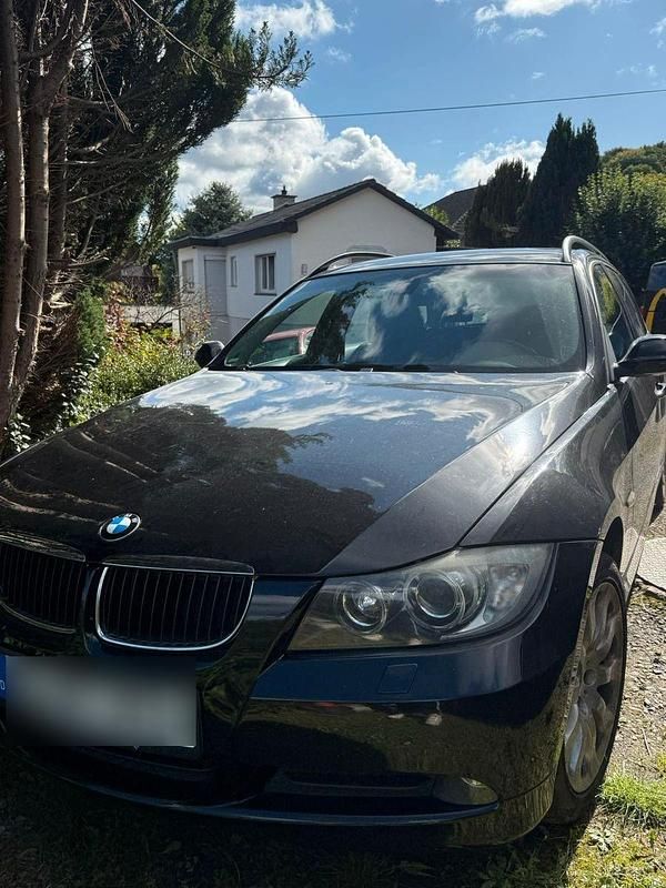 Schwarz Gebraucht 2006 BMW 318 Kombi | 2.100 € (Guter Preis) - Bild 1/4
