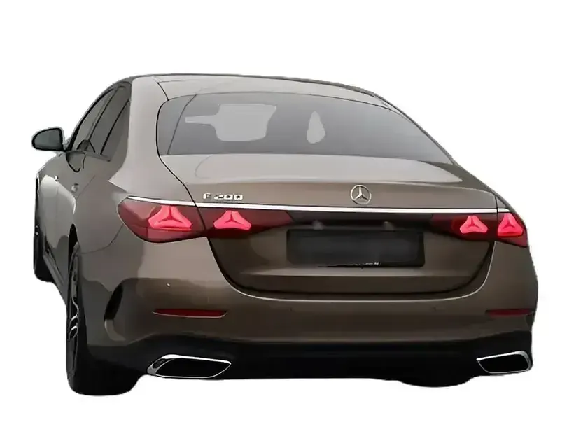 Usado Mercedes E200 Night 2024 Marrón Berlina