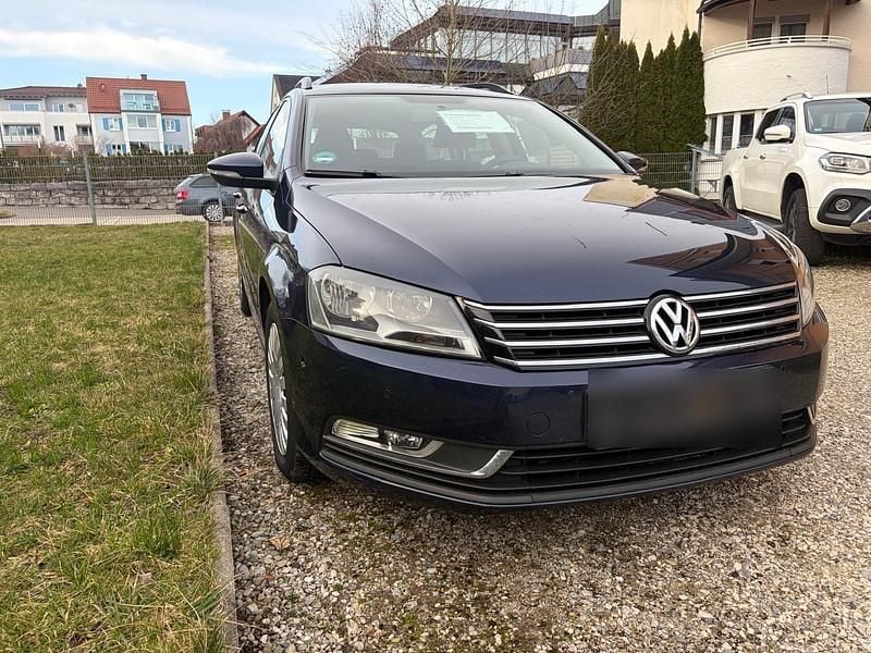 Gebraucht VW Passat 122 PS (89 kW) 2012 Blau Kombi