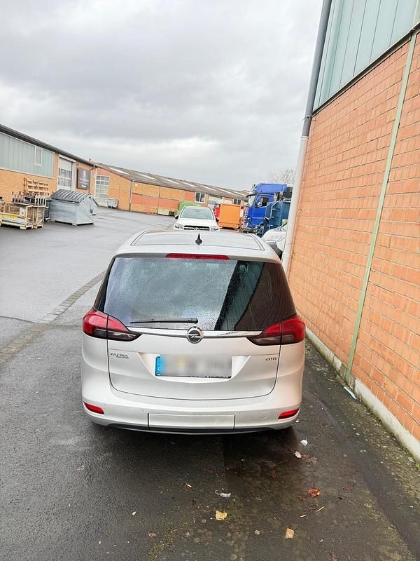 Gebraucht Opel Zafira 165 PS (121 kW) 2012 Silber Van / Kleinbus