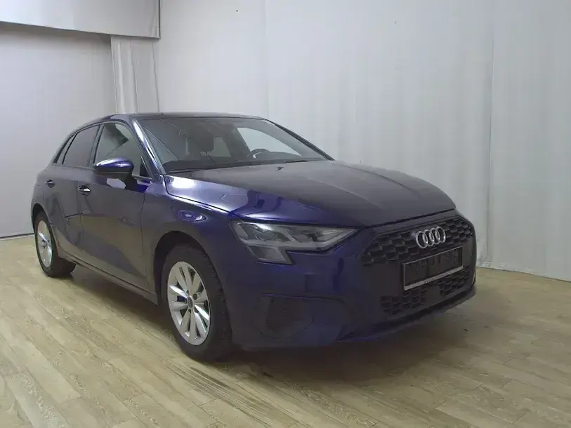 Używany Audi A3 Basis 150 KM (110 kW) 2022 Niebieski Sedan/Limuzyna