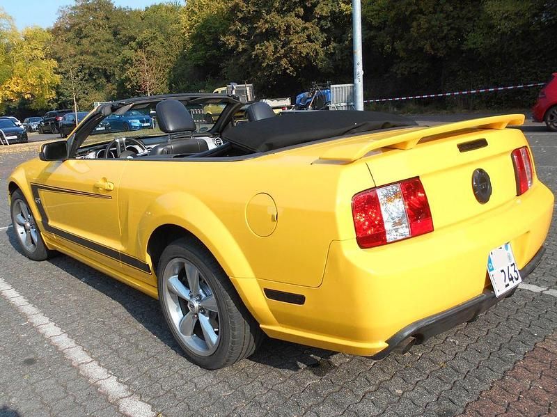 Gebraucht Ford Mustang GT 305 PS (224 kW) 2006 Gelb Cabrio