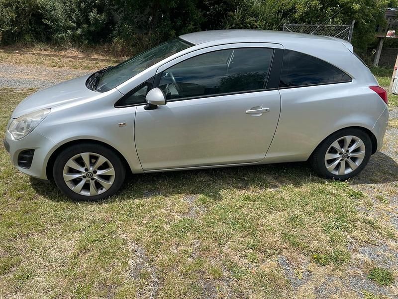 Silber Gebraucht 2013 Opel Corsa Kleinwagen | 5.900 € (Etwas zu teuer) - Bild 1/4
