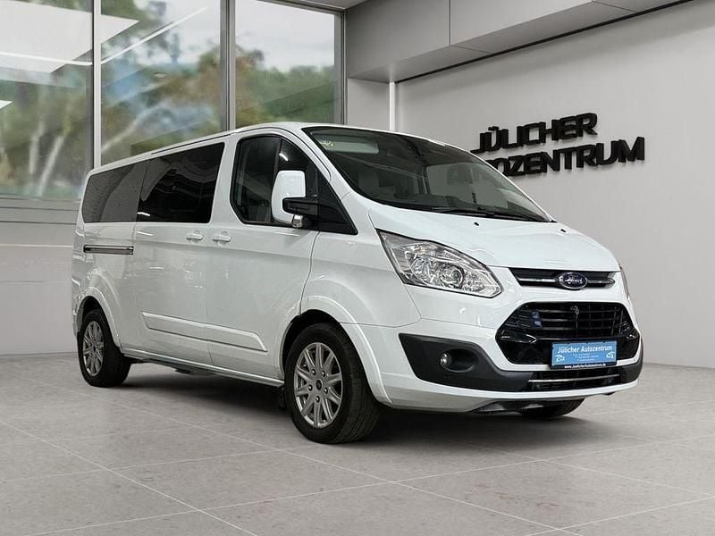 Weiß Gebraucht 2017 Ford Tourneo Titanium Van / Kleinbus | 24.990 € (Superpreis) - Bild 1/4