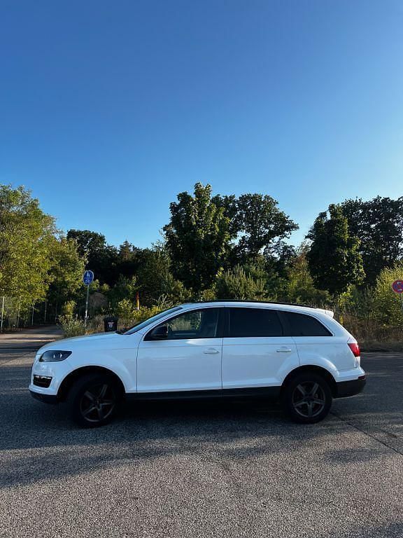 Weiß Gebraucht 2010 Audi Q7 SUV | 9.800 € (Guter Preis) - Bild 1/4