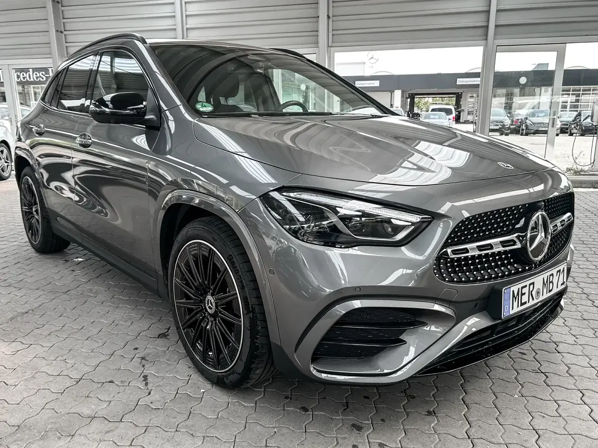 Gebraucht Mercedes GLA200 AMG 163 PS (119 kW) 2026 Metalliclack mountaingrau SUV