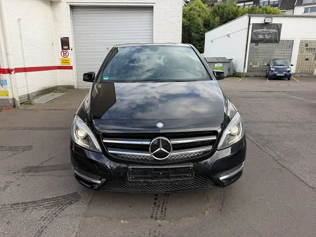 Gebraucht Mercedes B180 109 PS (80 kW) 2014 Schwarz Kleinwagen