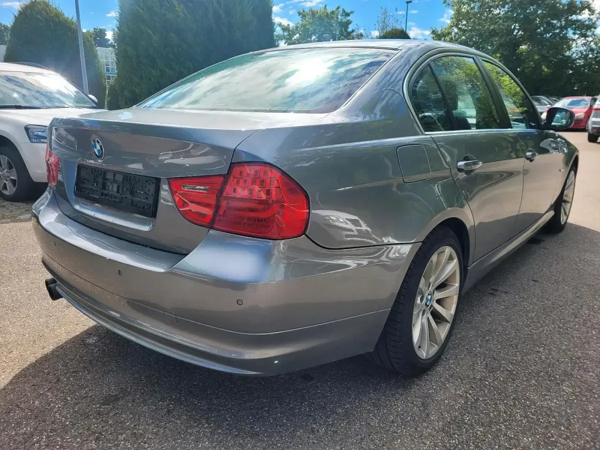Gebraucht BMW 325 Comfort Edition 204 PS (150 kW) 2010 Grau Limousine