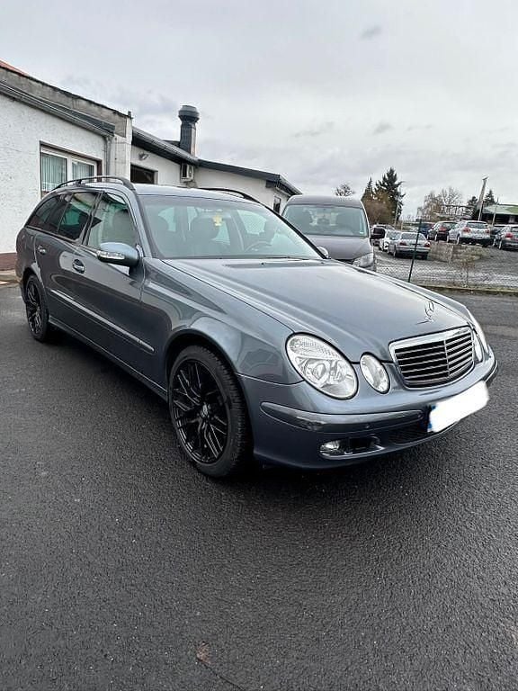 Gebraucht Mercedes E200 163 PS (119 kW) 2006 Grau Kombi