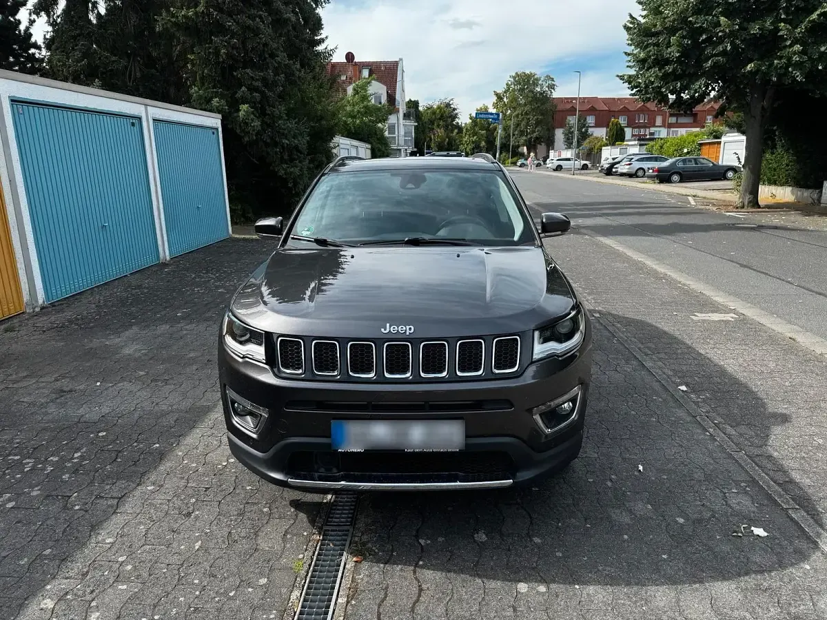 Gebraucht Jeep Compass Limited 140 PS (102 kW) 2019 Silber SUV