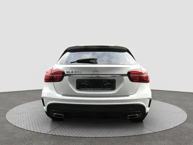 Usata Mercedes GLA200 156 CV (114 kW) 2020 Bianco SUV