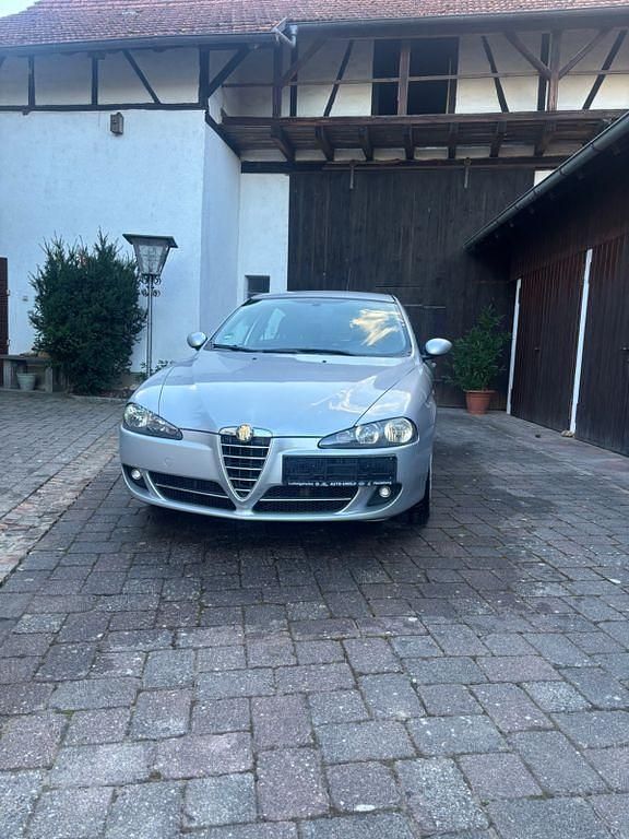 Silber Gebraucht 2007 Alfa Romeo 147 Kleinwagen | 2.700 € (Etwas zu teuer) - Bild 1/4