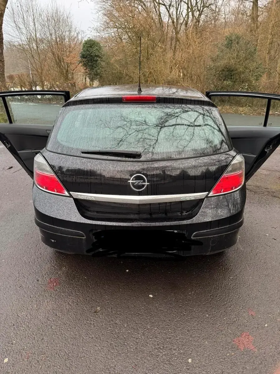Gebraucht Opel Astra 90 PS (66 kW) 2009 Schwarz Limousine