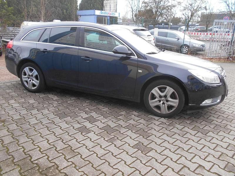 Gebraucht Opel Insignia Design Edition 160 PS (117 kW) 2011 Karbonschw graphitschw midnigh Kombi