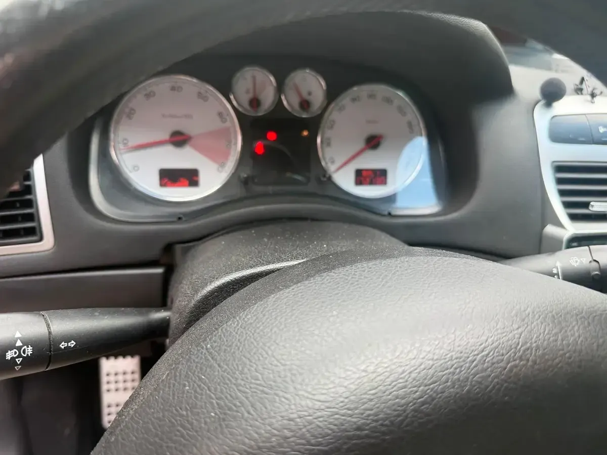 Gebraucht Peugeot 307 CC 109 PS (80 kW) 2005 Silber Cabrio