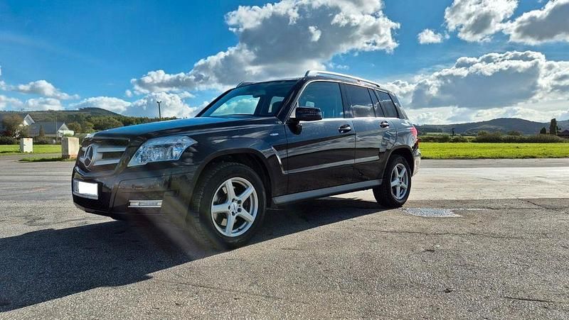 Schwarz Gebraucht 2011 Mercedes GLK250 SUV | 10.900 € (Fairer Preis) - Bild 1/4