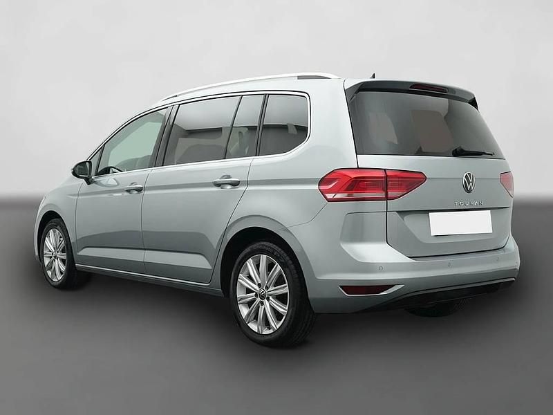 Gebraucht VW Touran Highline 150 PS (110 kW) 2024 Silber Van / Kleinbus